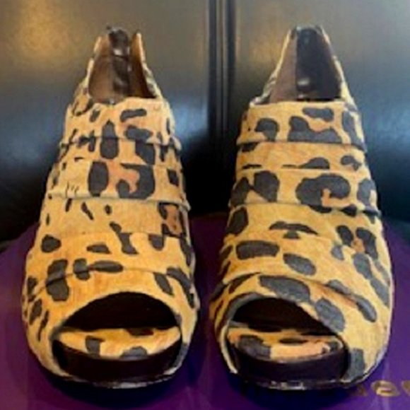 Libby Edelman Leather/Suede Pleated Leopard Print Heel Peep Toe Booties Shoes 7M - Picture 1 of 6